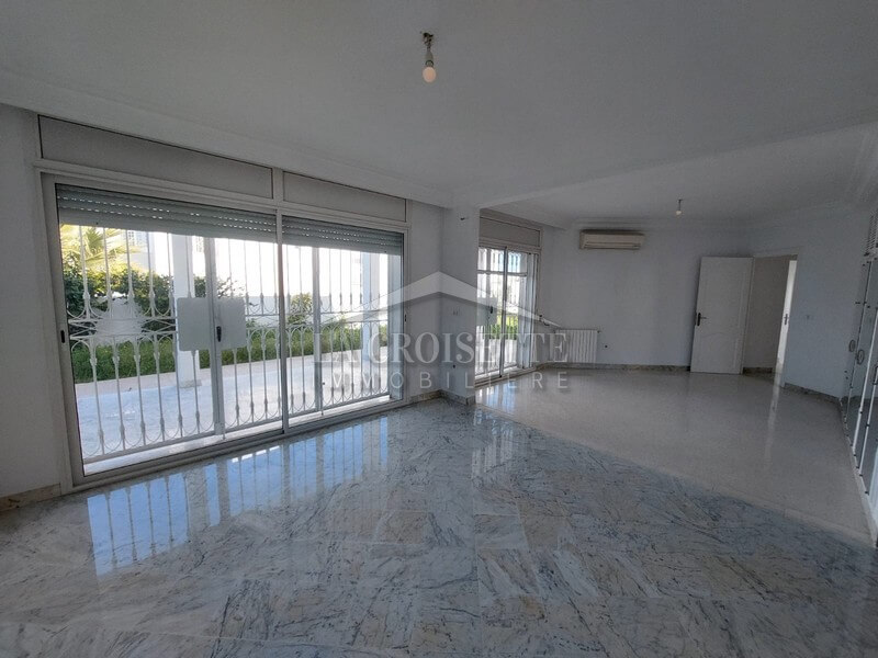 Villa S+4 avec piscine à Gammarth